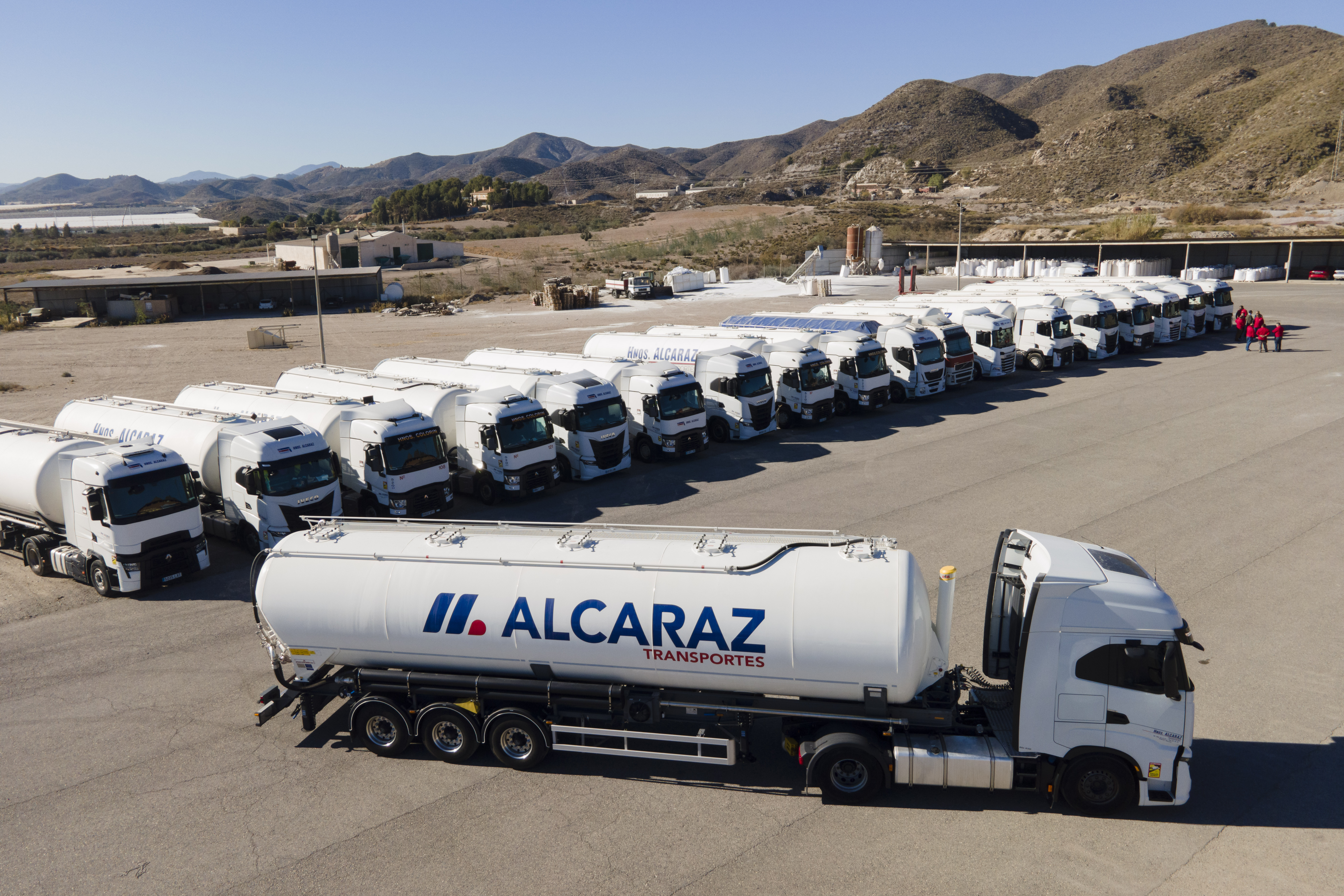 Flota de Hermanos Alcaraz Torroglosa en carretera